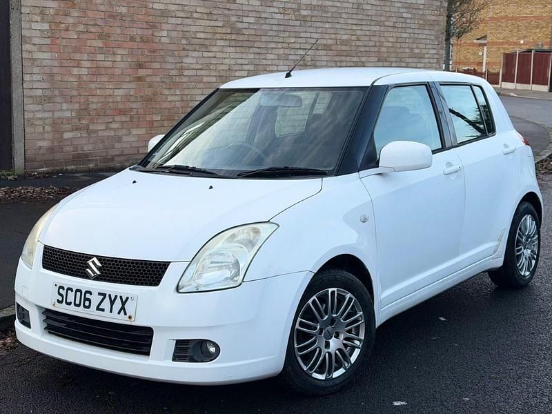 Used Suzuki Swift GLX 2006 White Hatchback