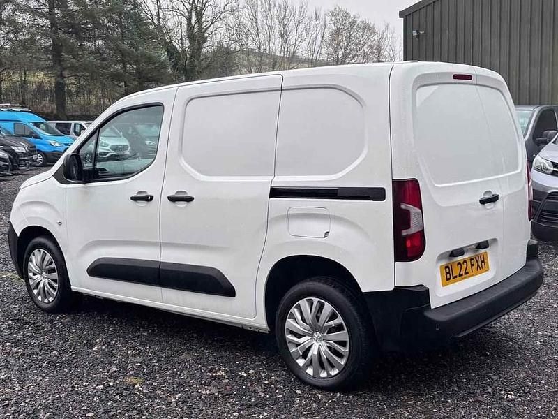 Used Peugeot Partner Premium 100 HP (73 kW) 2022 White MPV