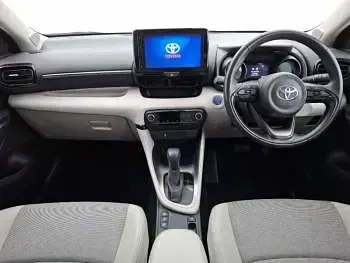 Used Toyota Yaris 116 HP (85 kW) 2023 White Hatchback
