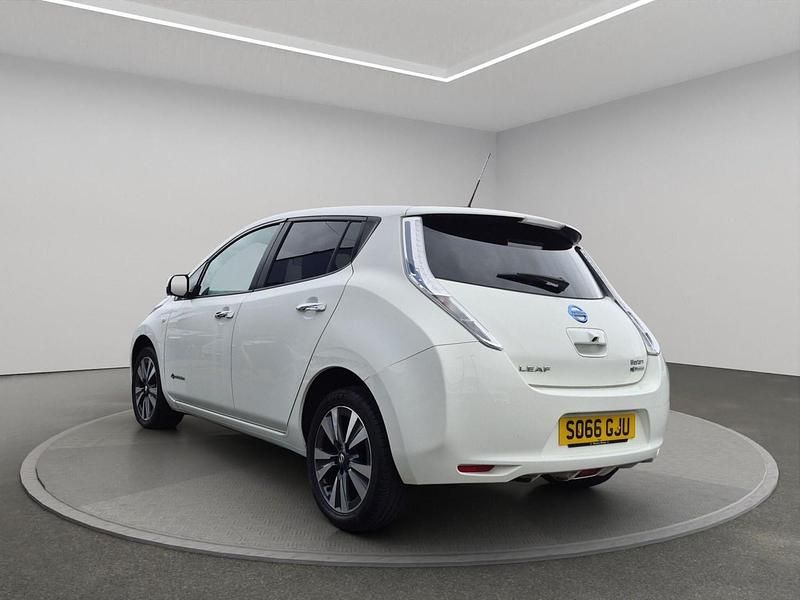 Begagnad Nissan Leaf Tekna 80 kW (109 HK) 2016 Vit Halvkombi