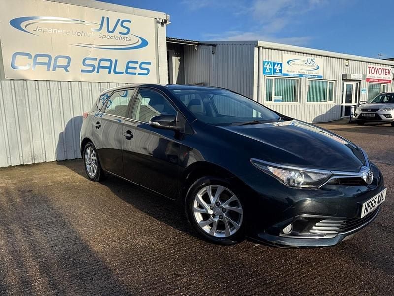 Grey Used 2015 Toyota Auris Business Edition Hatchback | £4,450 (Good price) - Image 1/4