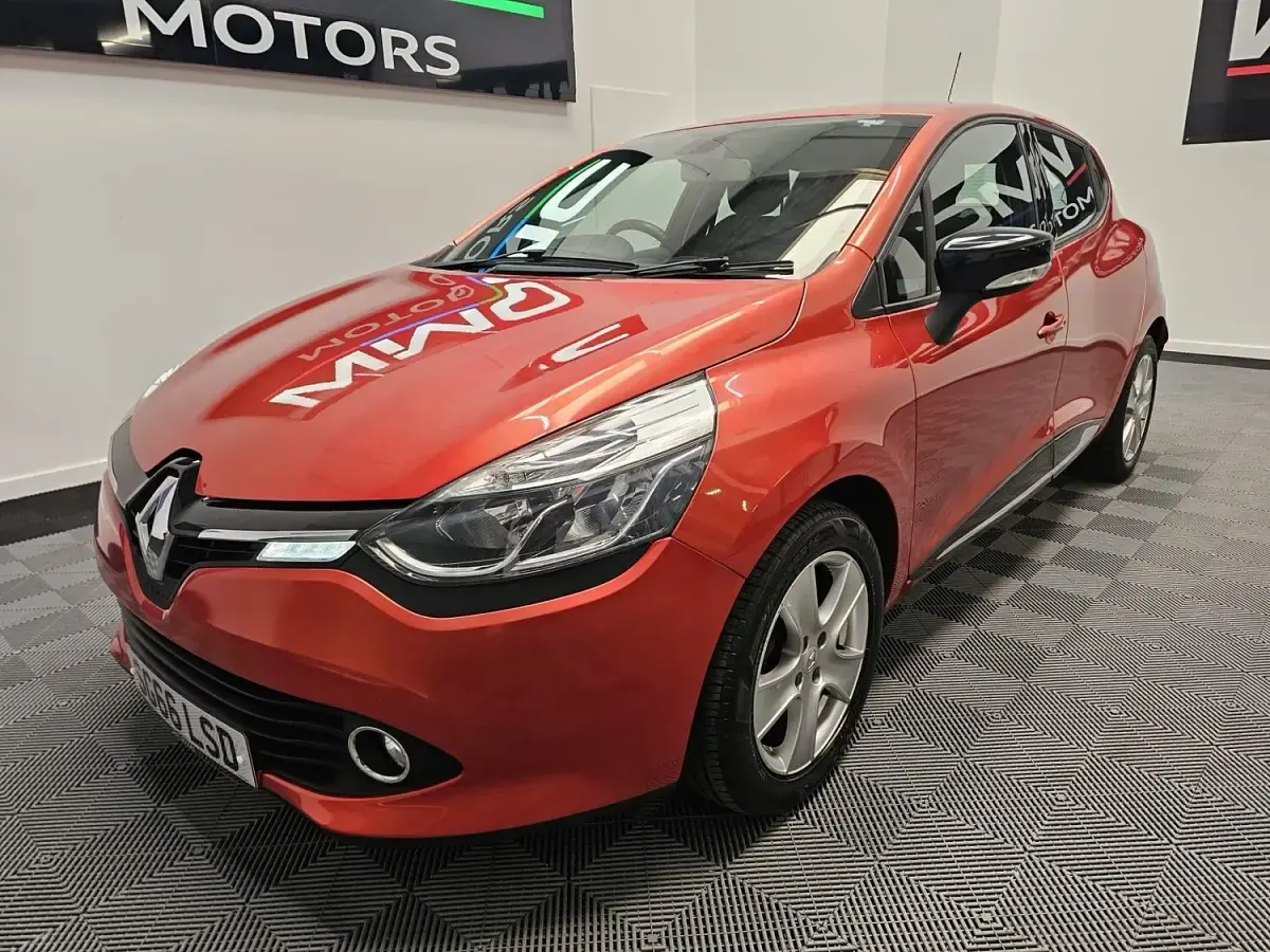 Used Renault Clio Dynamique 75 HP (55 kW) 2016 Red Hatchback