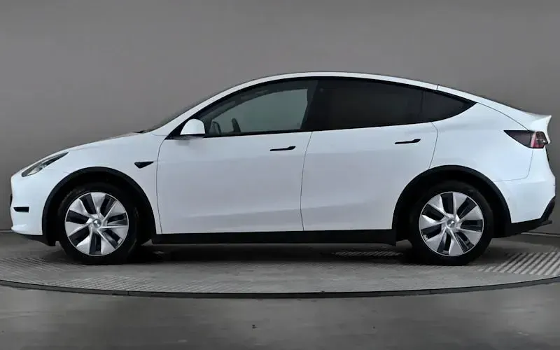 Used Tesla Model Y Long Range AWD 286 kW (389 HP) 2025 SUV