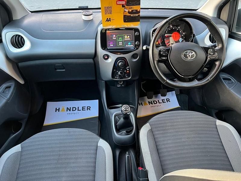 Used Toyota Aygo X-play 2018 White Hatchback