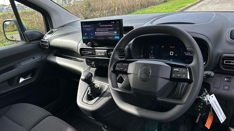 New Citroën Berlingo 100 HP (73 kW) 2025 Icy white MPV