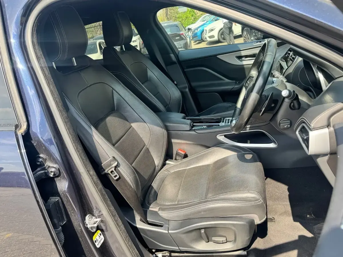Second-hand Jaguar F-Pace R-Sport 180 CP (132 kW) 2017 Albastru SUV