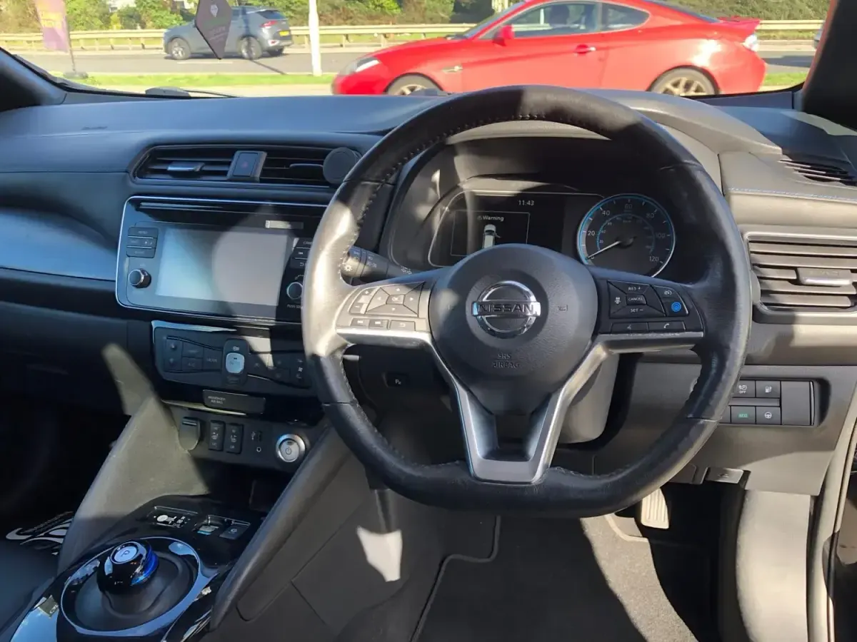 Gebraucht Nissan Leaf Tekna 110 kW (150 PS) 2018 Schwarz Kleinwagen