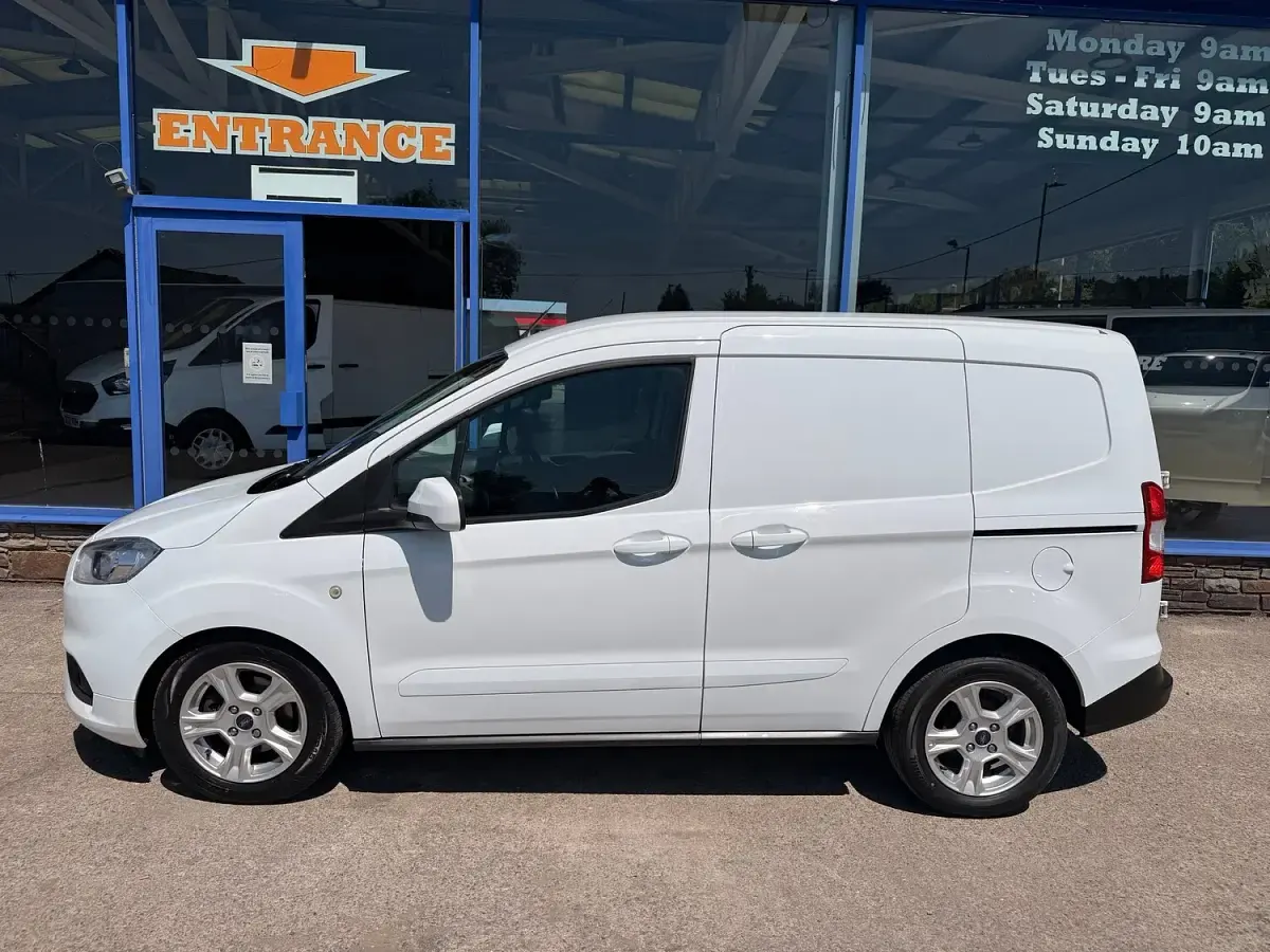 Used Ford Transit Limited 100 HP (73 kW) 2019 White Van