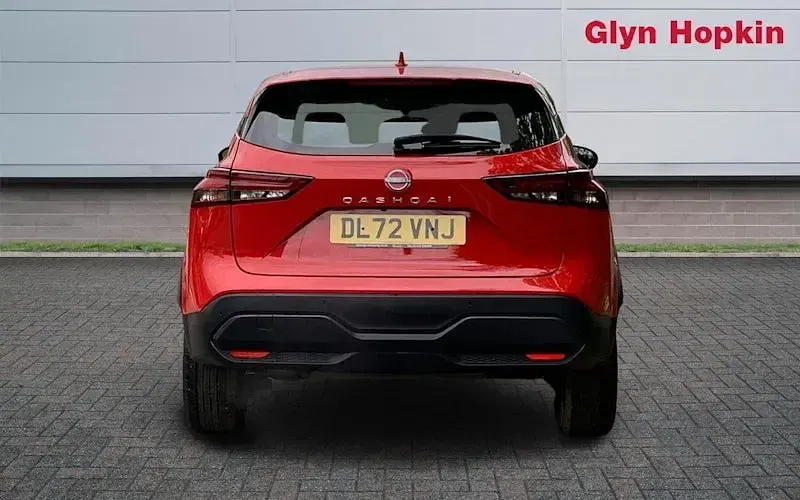 Used Nissan Qashqai Acenta Premium 158 HP (116 kW) 2023 Red SUV