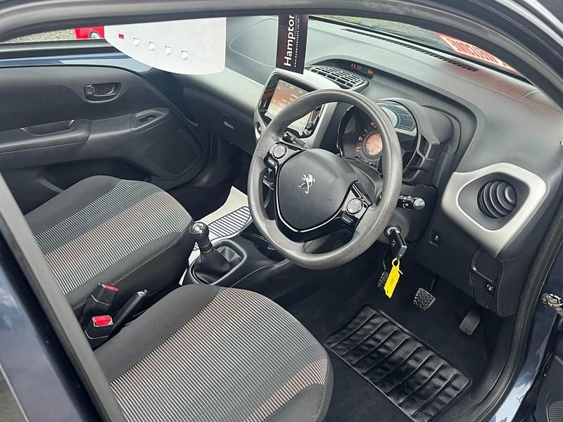 Used Peugeot 108 Active 68 HP (50 kW) 2015 Blue Hatchback