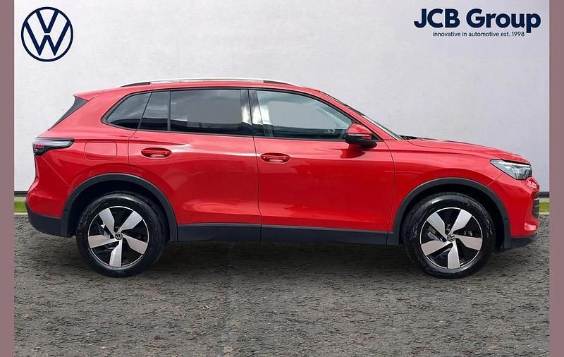 Używany VW Tiguan Match 204 KM (150 kW) 2025 Czerwony SUV