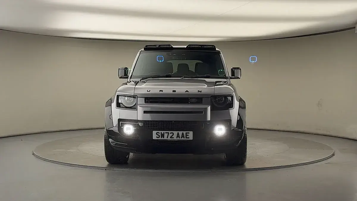 Used Land Rover Defender SE Dynamic 300 HP (220 kW) 2022 Grey Estate
