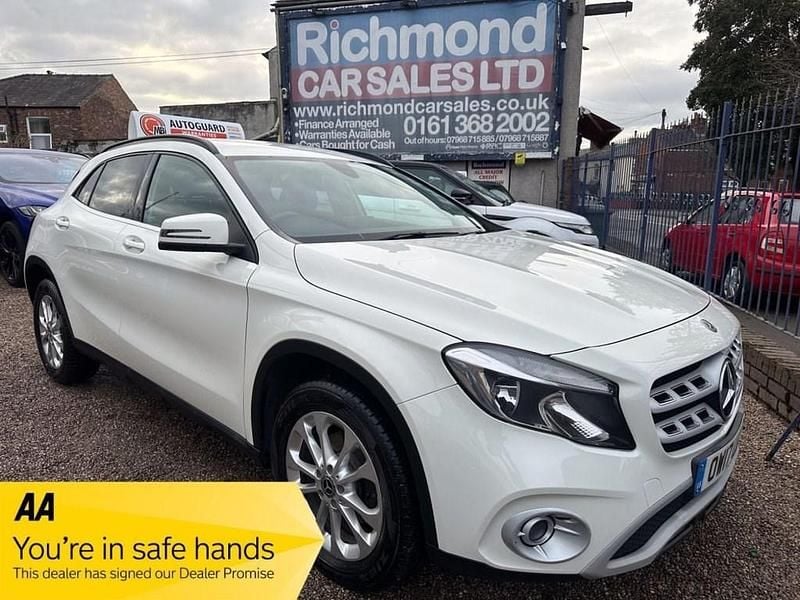 White Used 2017 Mercedes GLA200 SE SUV | £8,495 (Fair price) - Image 1/3
