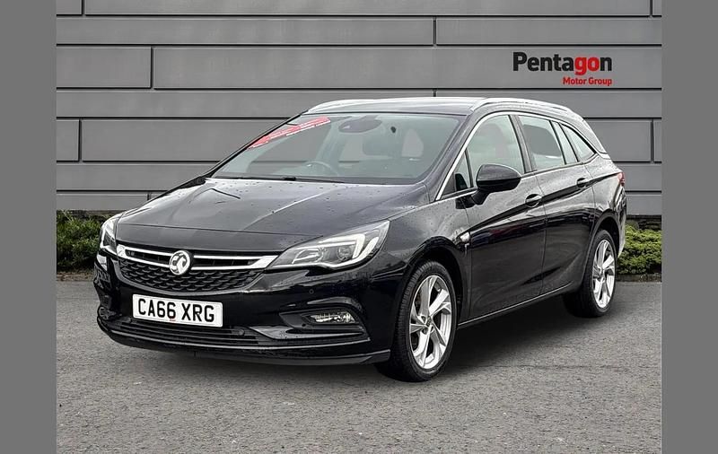 Used Vauxhall Astra SRi 108 HP (79 kW) 2017 Black Estate