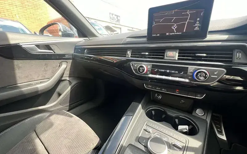 Used Audi A4 Black Edition 190 HP (139 kW) 2018 White Sedan