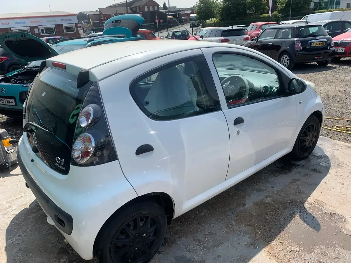 Used Citroën C1 68 HP (50 kW) 2010 White Hatchback