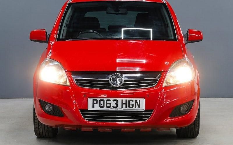 Used Vauxhall Zafira Design Edition 110 HP (80 kW) 2013 Red MPV