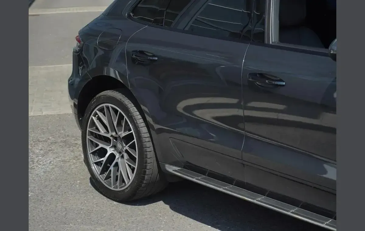 Used Porsche Macan 241 HP (177 kW) 2021 Grey SUV