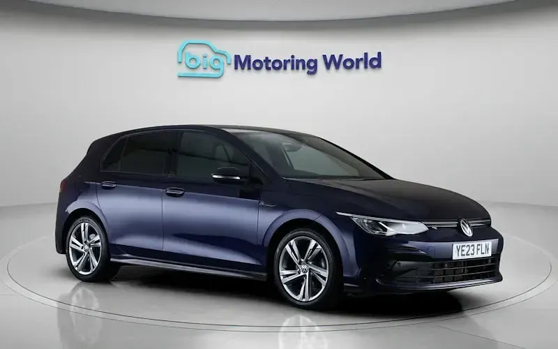Used VW Golf VIII R-line 150 HP (110 kW) 2023 Blue Hatchback