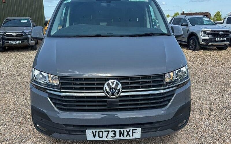 Begagnad VW Transporter Highline 150 HK (110 kW) 2023 Grå Van