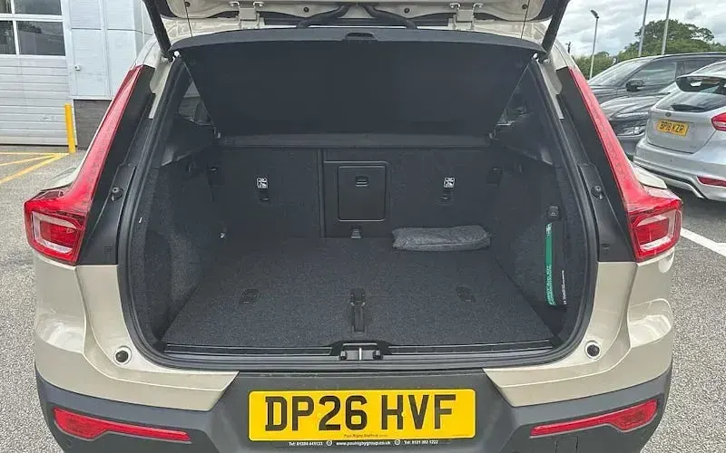 Used Volvo XC40 Ultra 163 HP (119 kW) 2026 Beige SUV