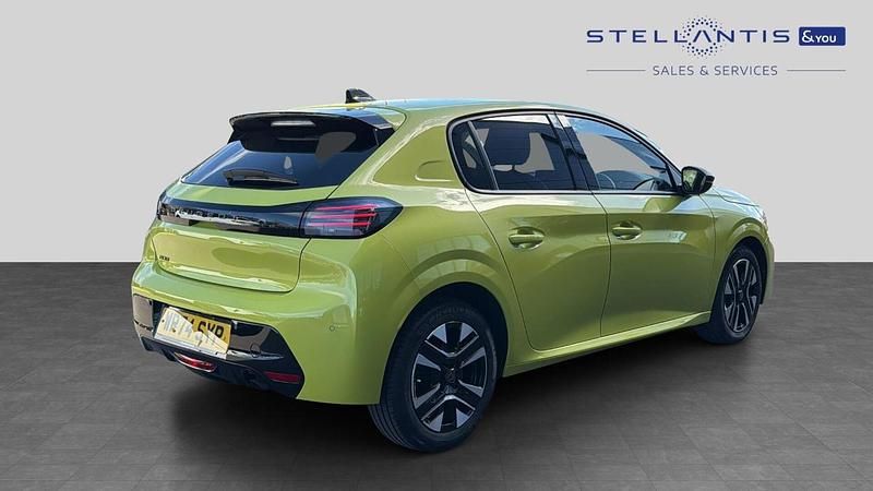 Used Peugeot 208 Allure 99 HP (72 kW) 2024 Yellow Hatchback