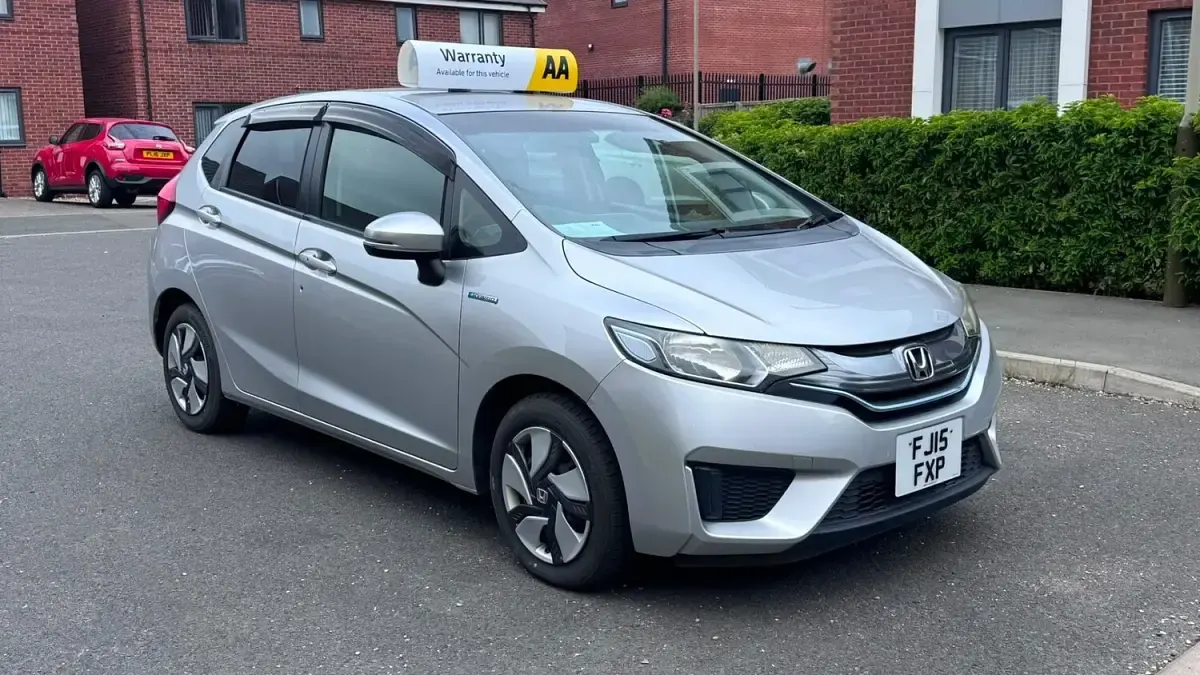 Used Honda Jazz Hybrid 122 HP (89 kW) 2015 Silver Hatchback