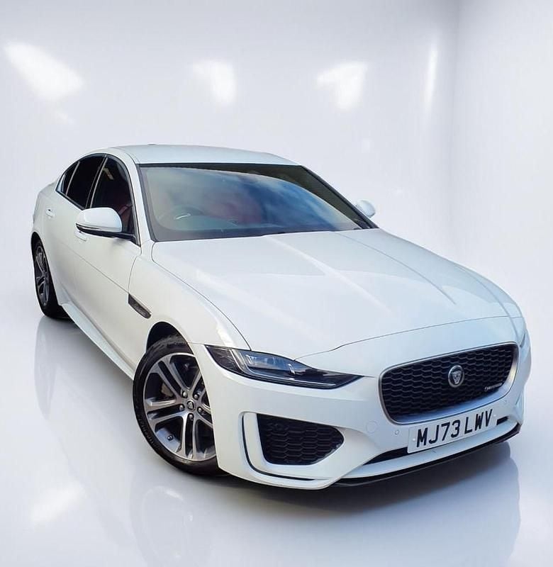 Usado Jaguar XE R-Dynamic 204 HP (150 kW) 2023 Branco Sedan