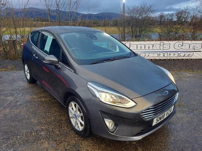 Used Ford Fiesta Zetec 100 HP (73 kW) 2018 Grey Hatchback