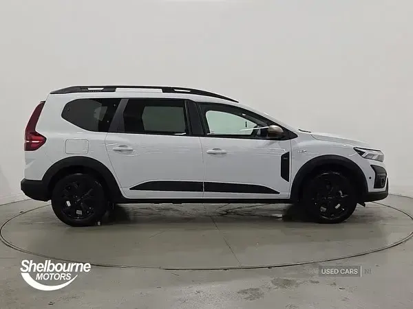 Second-hand Dacia Jogger Extreme 141 CP (103 kW) 2024 Alb Monovolum