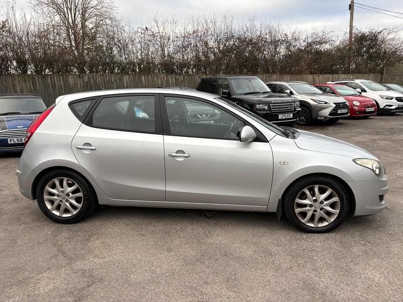 Silver Used 2010 Hyundai i30 Comfort Hatchback | £2,250 (Fair price) - Image 1/4
