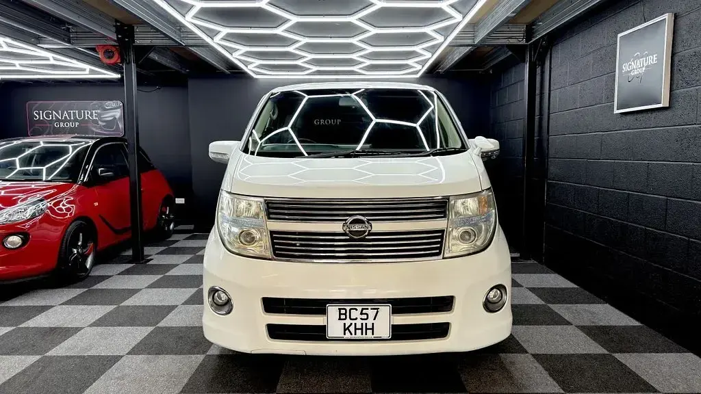 Used Nissan Elgrand 2023 White MPV