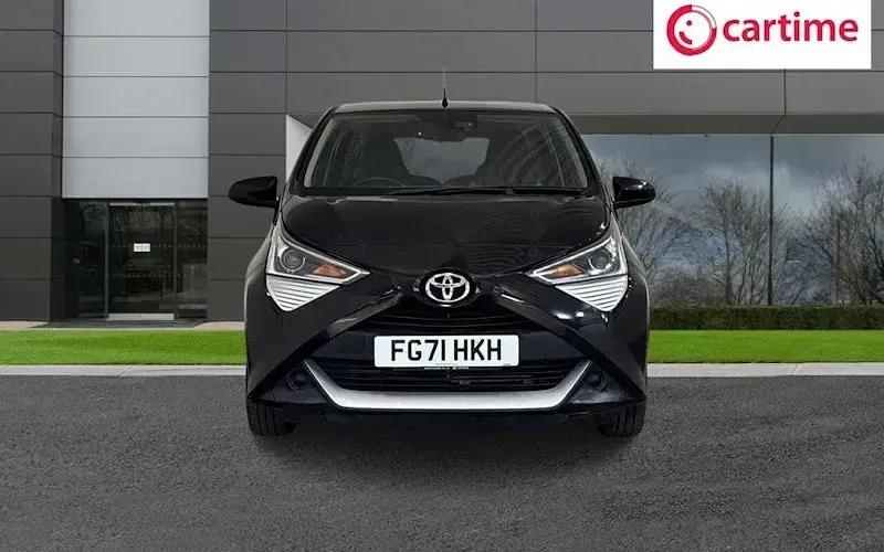 Used Toyota Aygo X-play 72 HP (52 kW) 2021 Black Hatchback