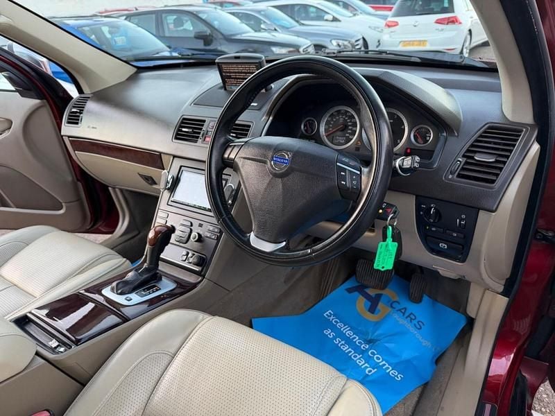 Used Volvo XC90 Executive 200 HP (147 kW) 2012 Red SUV