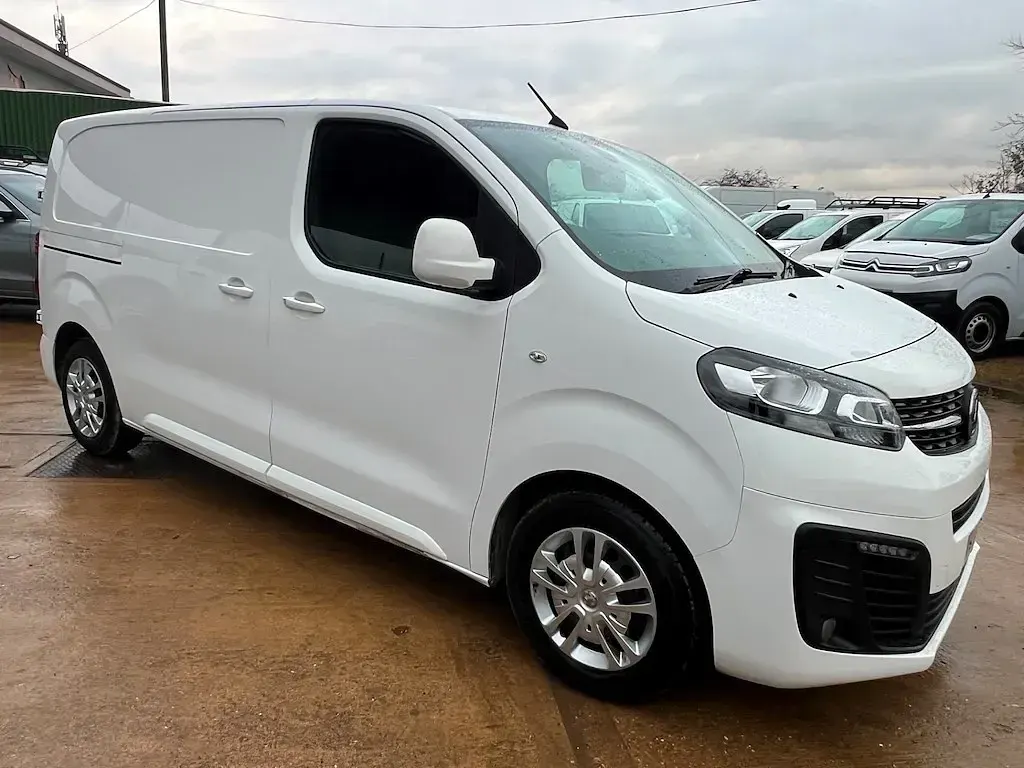 Second-hand Vauxhall Vivaro Sportive 100 CP (73 kW) 2021 Alb Monovolum