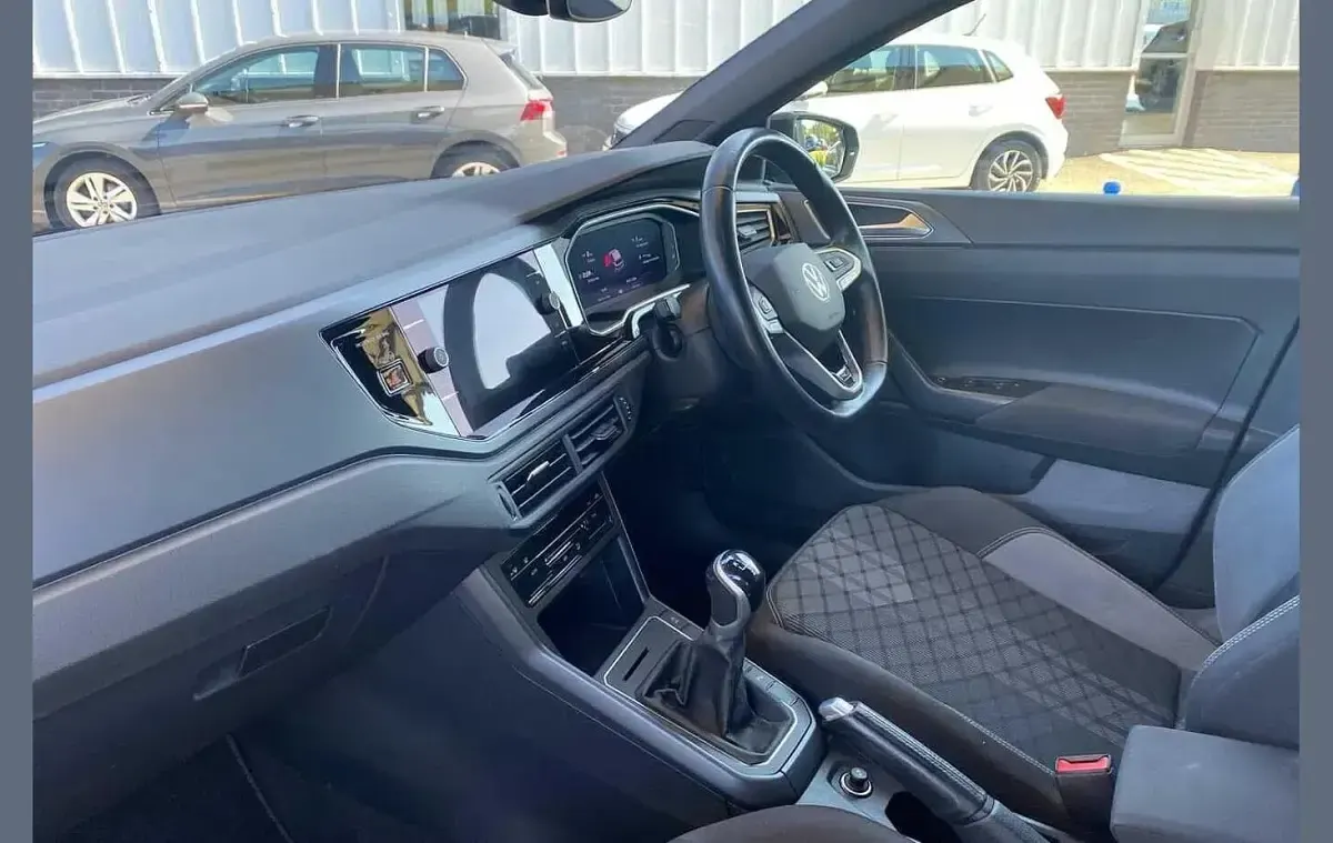 Used VW Polo R-line 95 HP (69 kW) 2022 Black Hatchback