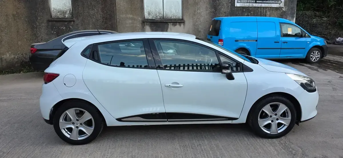 Used Renault Clio IV Dynamique 2015 White Hatchback