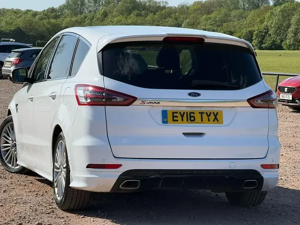 Begagnad Ford S-MAX Sport 2016 Vit Minibuss