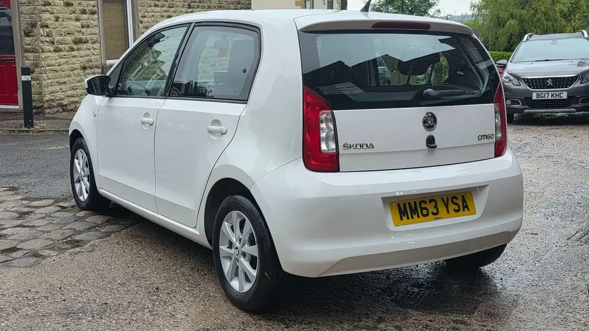 Used Skoda Citigo Elegance 75 HP (55 kW) 2014 White Hatchback