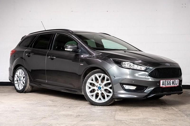 Used Ford Focus ST-Line 125 HP (91 kW) 2016 Grey Estate