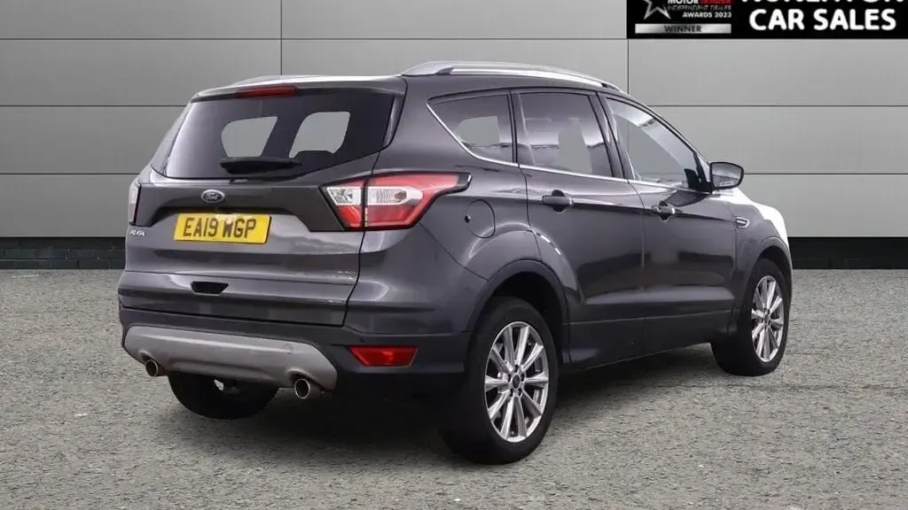Begagnad Ford Kuga Titanium 150 HK (110 kW) 2019 Grå SUV