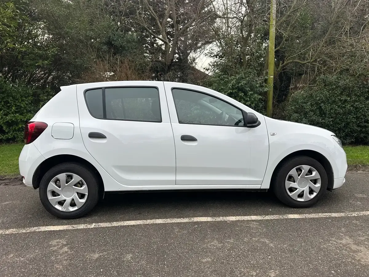 Used Dacia Sandero Essentiel 2018 White Hatchback