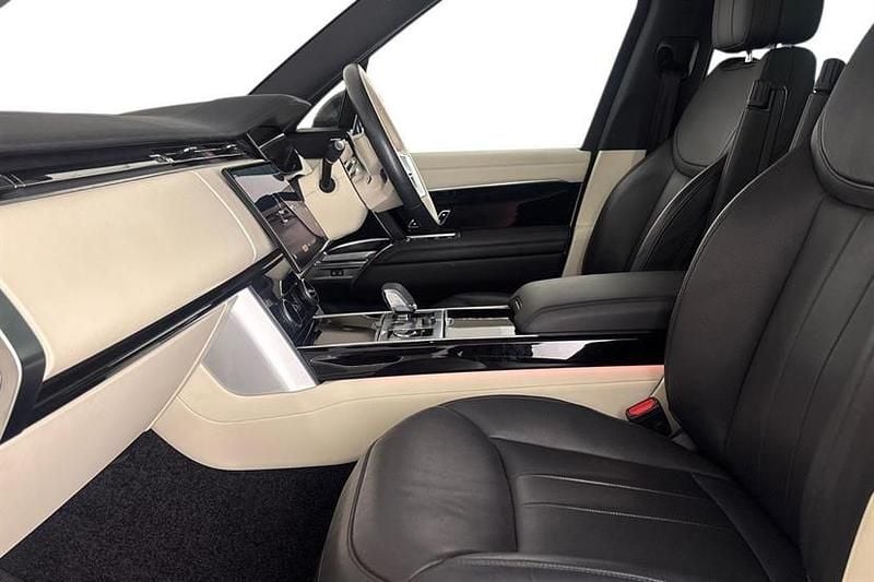 Used Land Rover Range Rover HSE 300 HP (220 kW) 2023 Hakuba silver SUV