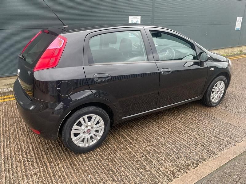 Used Fiat Punto Pop 69 HP (50 kW) 2016 Black Hatchback