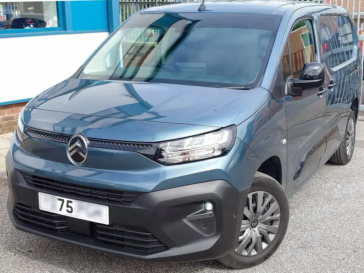 Used Citroën Berlingo 130 HP (95 kW) 2026 Blue MPV