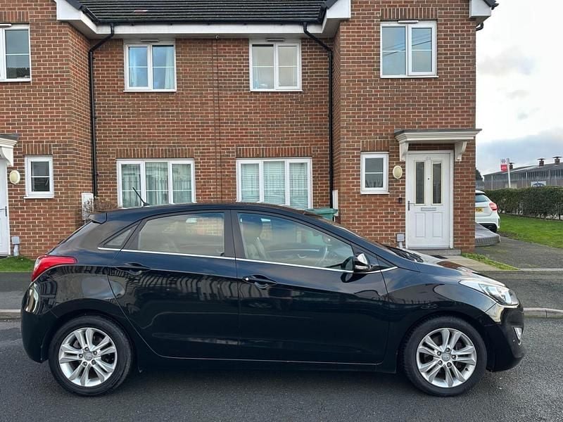 Used Hyundai i30 Style 92 HP (67 kW) 2012 Black Hatchback