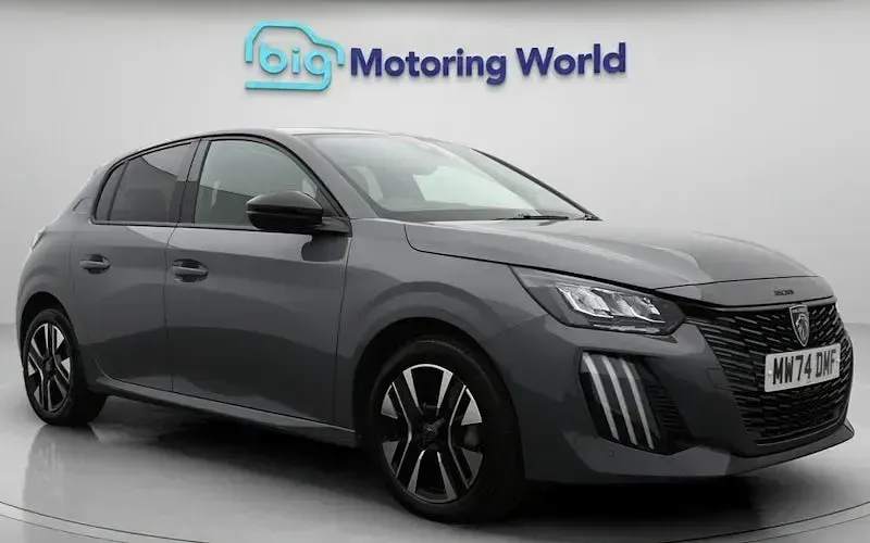 Used Peugeot 208 Allure 101 HP (74 kW) 2024 Hatchback
