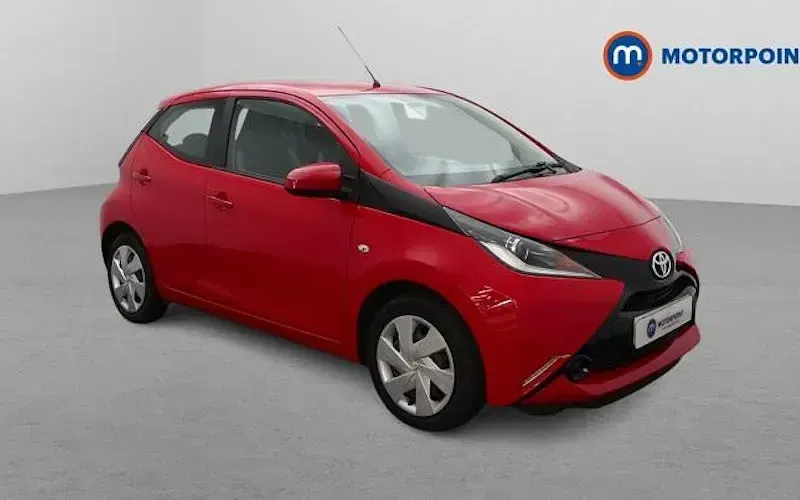 Usado Toyota Aygo X-play 69 HP (50 kW) 2018 Citadino
