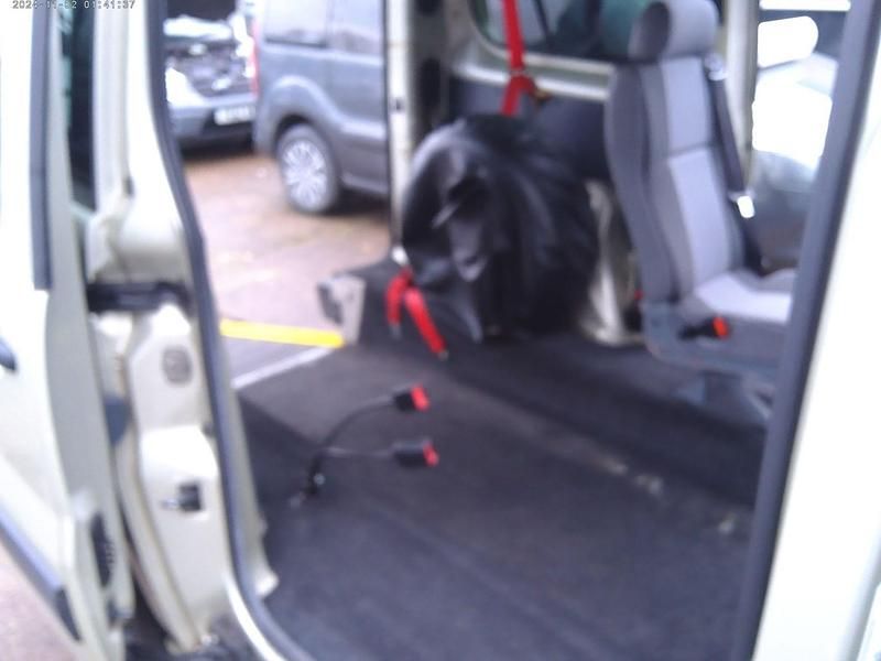 Used Peugeot TePee Comfort 92 HP (67 kW) 2012 Gold MPV