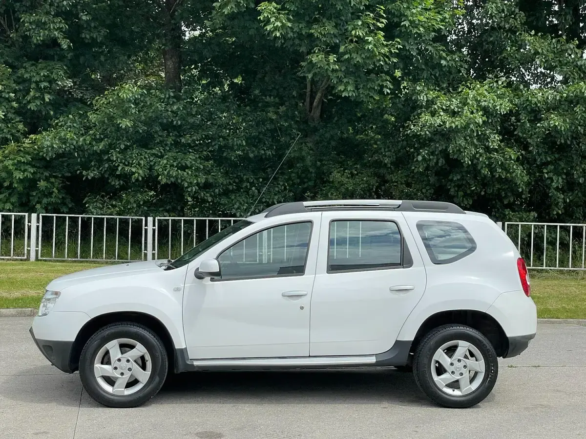 Used Dacia Duster Lauréate 2013 White SUV